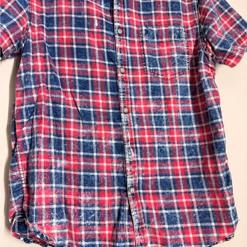 Men's Red & Blue Plaid Short-Sleeve Button-Down Shirt - Casual